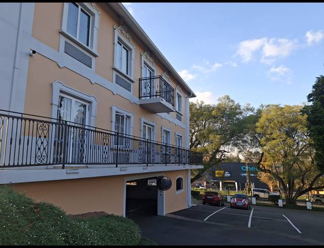 1,640M² BUSINESS CENTRE FOR SALE IN HILTON CENTRAL